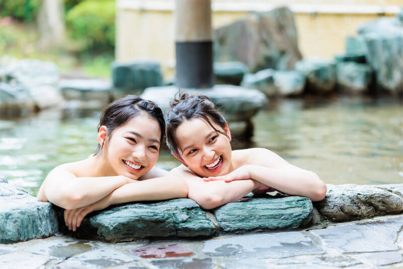温泉旅行でゴルフを楽しむには？