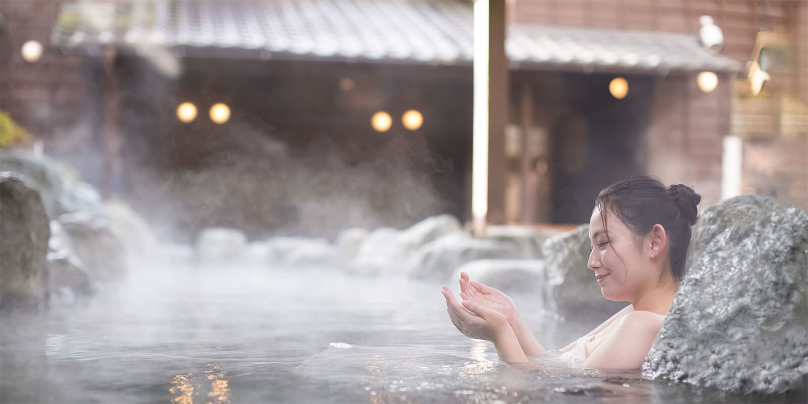 温泉旅行でゴルフを楽しむ